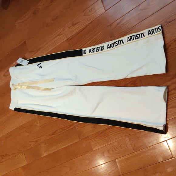 Designer women sport pants - Picture 2 of 6